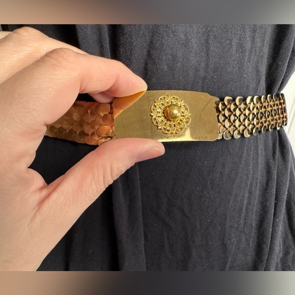 Vintage Gold Small Scales Stretch Belt With Rectangular Buckle Women’s Fits XS/S - Picture 2 of 4